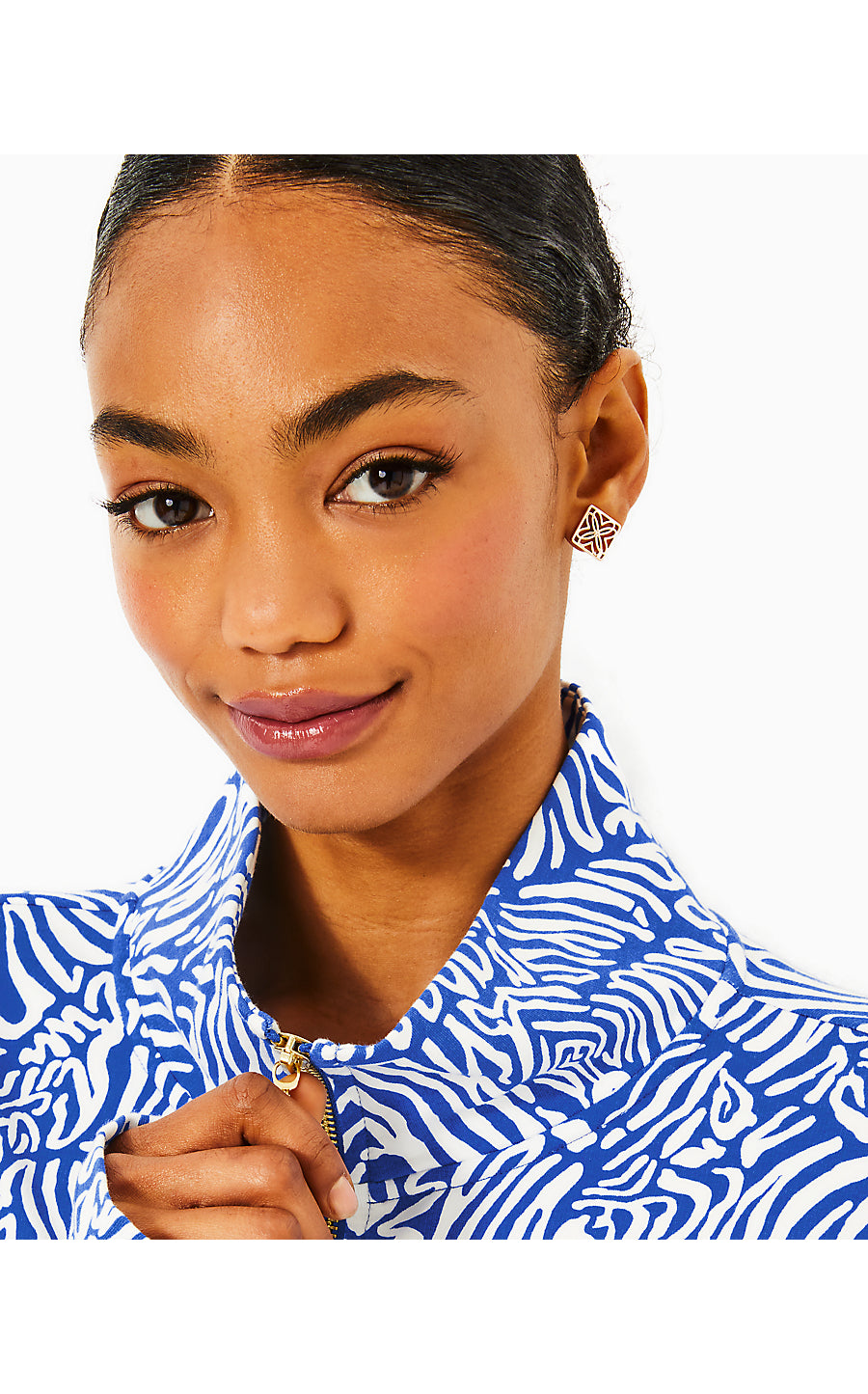 LILLY LOGO EARRINGS, GOLD METALLIC